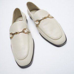 Like New ZARA BUCKLED LEATHER LOAFERS OFF WHITE 🤍☕️